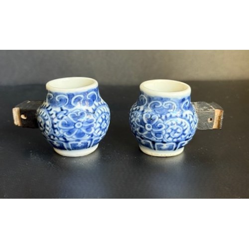 blue white porcelain bird feeders China 1770/1820